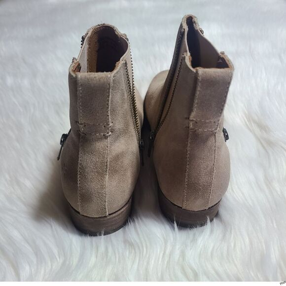 NWOB|Frye Carly Ash Suede Chelsea Ankle Bootie, 7 - Picture 6 of 13